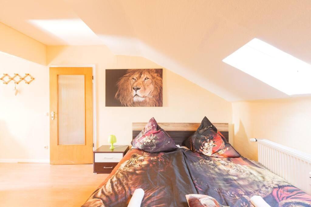 - 3-Bedroom Apartment Luxury: Central & Spacious In Duisburg & Big Tv And Kitchen - Exterior foto
